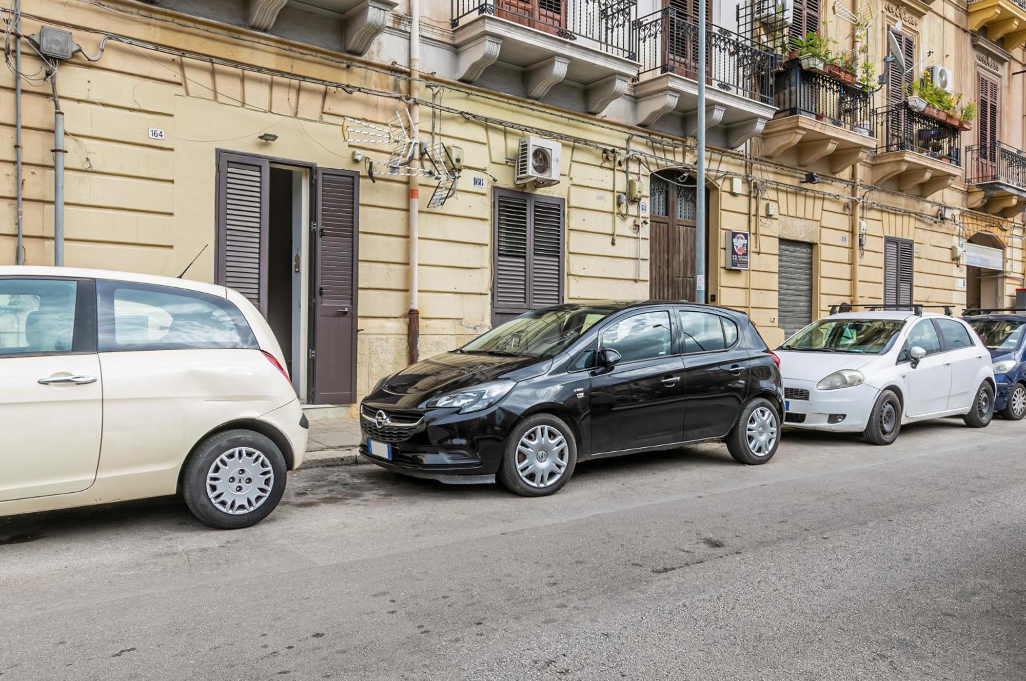 Corso Dei Mille Railway Apartment Palermo Exterior foto